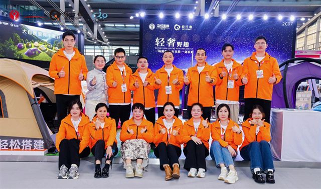 展首日轻行者首秀引燃户外美学新潮！j9九游会(中国)网站COSP开(图4)