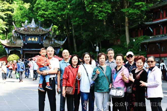 都江堰太火爆NPC白娘子被求合影到宕机j9九游会登录顶流实锤！这个五一青城山(图11)