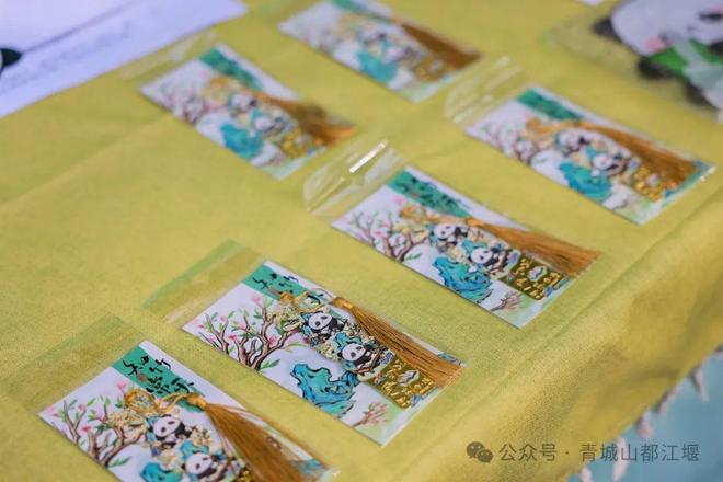都江堰太火爆NPC白娘子被求合影到宕机j9九游会登录顶流实锤！这个五一青城山(图27)