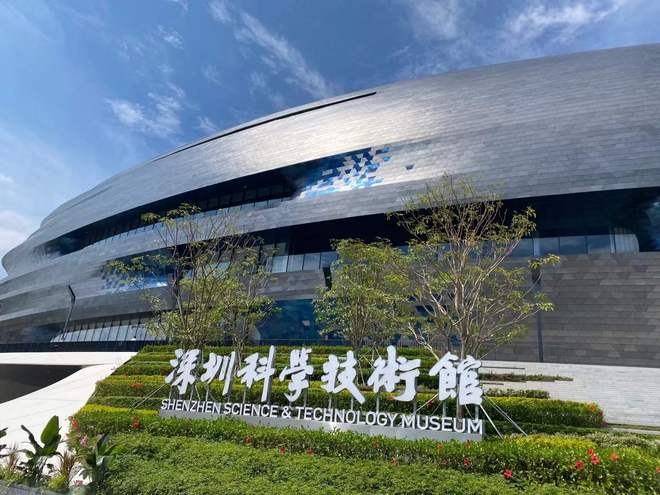 ！四大展厅 950 个项目玩一天都不够j9国际站登录深圳科技馆开馆首日挤爆(图3)