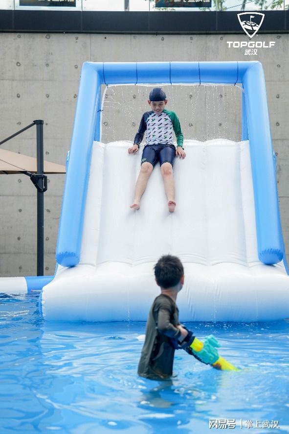 狂欢季 100种清凉方式打造城市消暑新地标J9真人游戏第一品牌拓高乐武汉开启今夏玩水(图1)